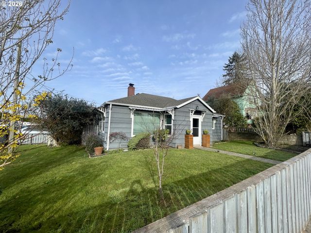 3280 SHERMAN Ave, North Bend, OR 97459