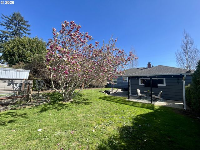 3280 SHERMAN Ave, North Bend, OR 97459