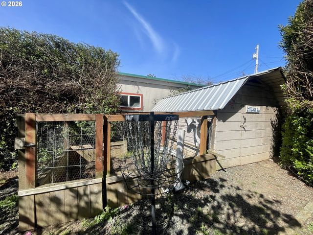 3280 SHERMAN Ave, North Bend, OR 97459