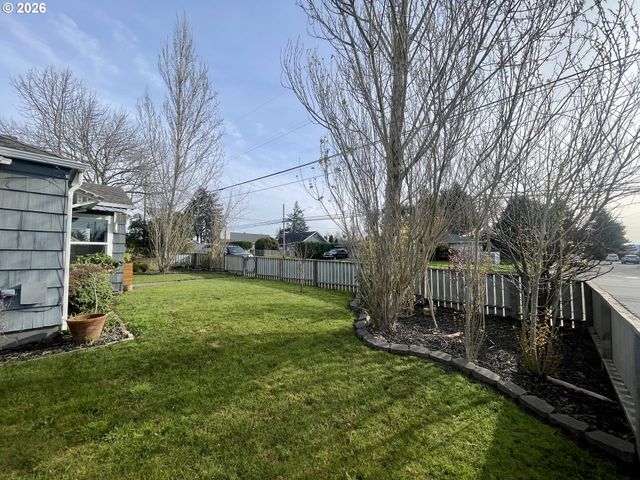 3280 SHERMAN Ave, North Bend, OR 97459