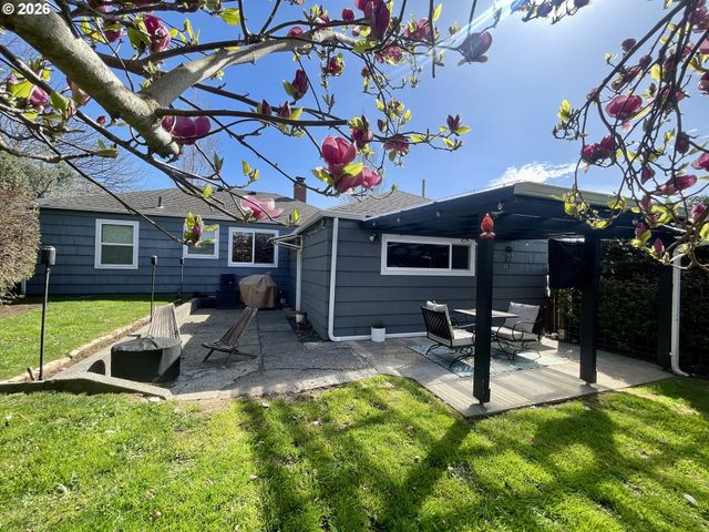 3280 SHERMAN Ave, North Bend, OR 97459