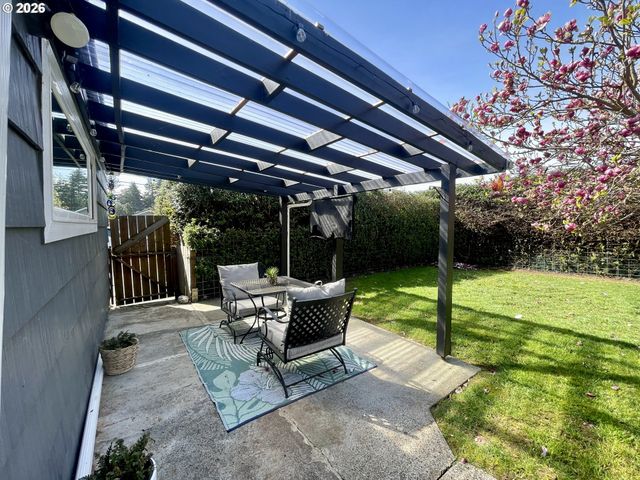 3280 SHERMAN Ave, North Bend, OR 97459