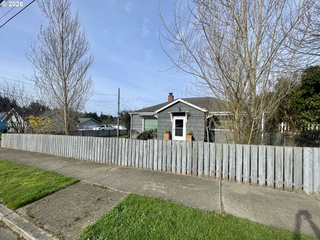 3280 SHERMAN Ave, North Bend, OR 97459