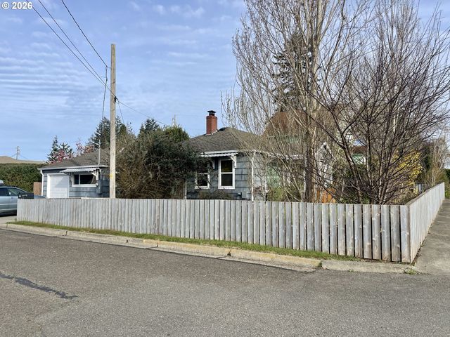 3280 SHERMAN Ave, North Bend, OR 97459