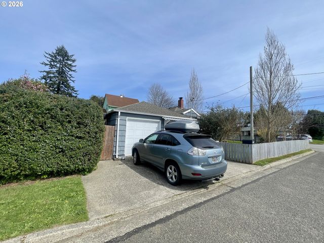 3280 SHERMAN Ave, North Bend, OR 97459