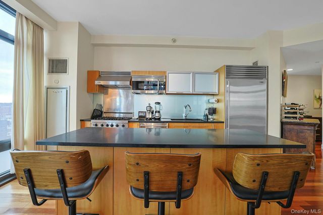 25 City Place 10C, White Plains, NY 10601