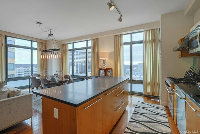 25 City Place 10C, White Plains, NY 10601