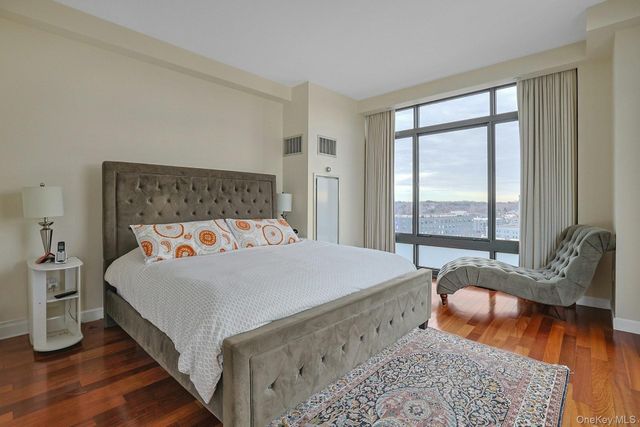 25 City Place 10C, White Plains, NY 10601