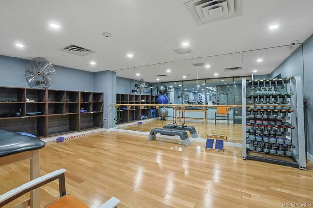 25 City Place 10C, White Plains, NY 10601