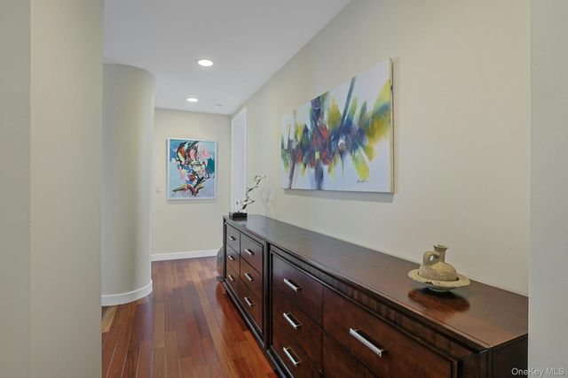 25 City Place 10C, White Plains, NY 10601