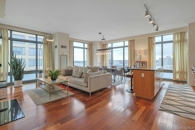 25 City Place 10C, White Plains, NY 10601