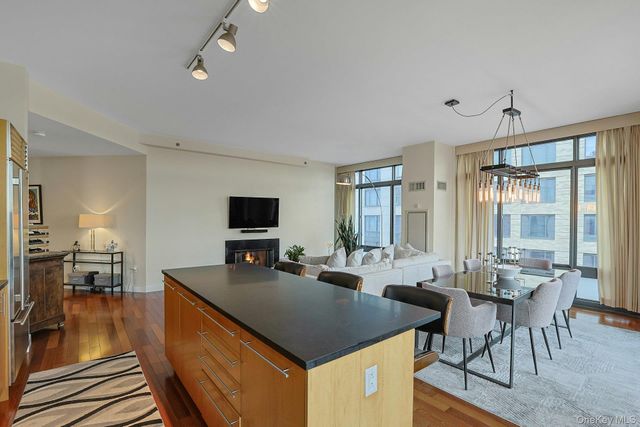 25 City Place 10C, White Plains, NY 10601