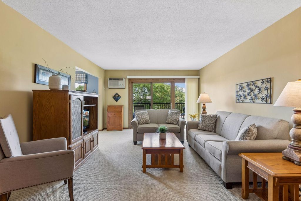 2700 Oxford Street N 140, Roseville, MN 55113 — photo 2