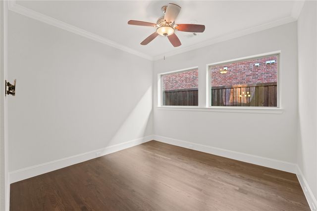 4026 N Cresthaven Road, Dallas, TX 75209