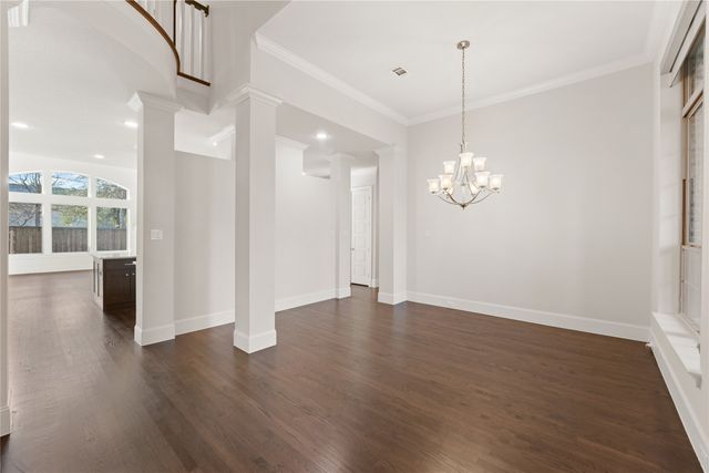 4026 N Cresthaven Road, Dallas, TX 75209