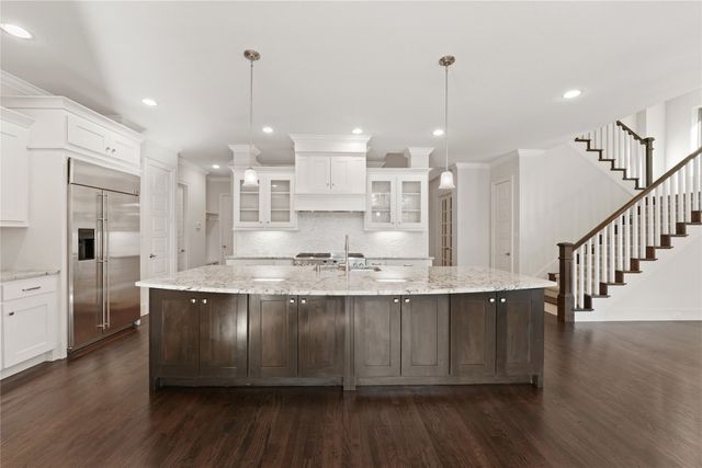 4026 N Cresthaven Road, Dallas, TX 75209