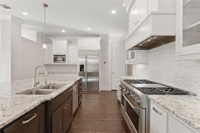 4026 N Cresthaven Road, Dallas, TX 75209