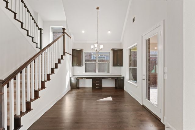 4026 N Cresthaven Road, Dallas, TX 75209