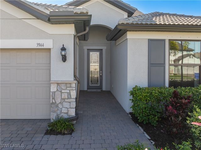 3944 Black Eagle LN, Fort Myers, FL 33966