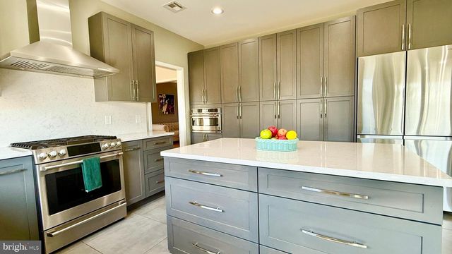 36 POLING FARM CT, Belle Mead, NJ 08502