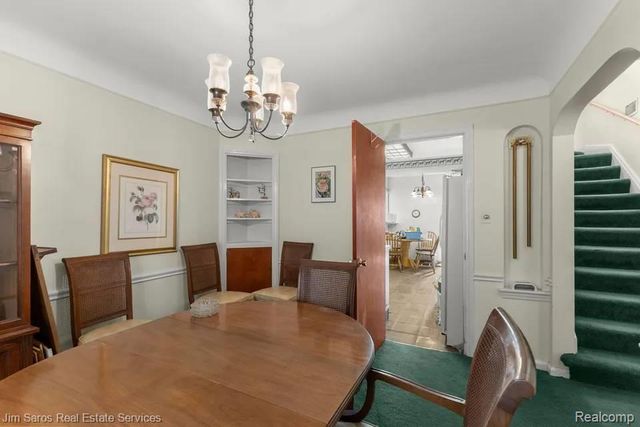 1883 Lochmoor Boulevard, Grosse Pointe, MI 48236