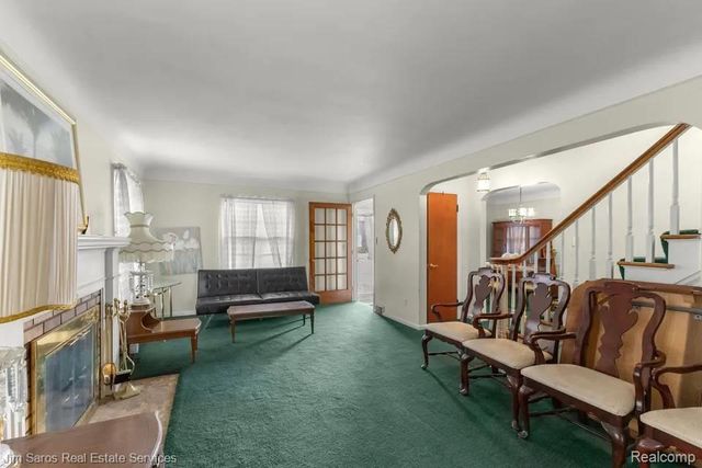 1883 Lochmoor Boulevard, Grosse Pointe, MI 48236