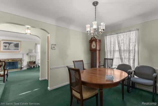 1883 Lochmoor Boulevard, Grosse Pointe, MI 48236