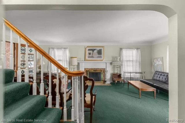 1883 Lochmoor Boulevard, Grosse Pointe, MI 48236