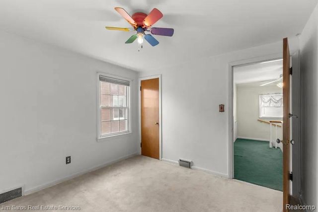 1883 Lochmoor Boulevard, Grosse Pointe, MI 48236