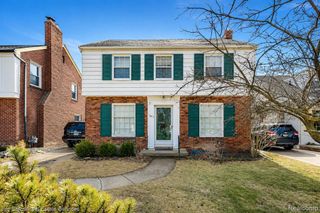 1883 Lochmoor Boulevard, Grosse Pointe, MI 48236