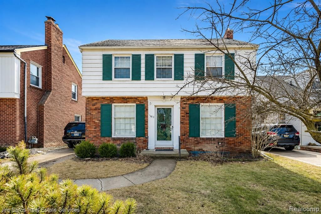 1883 Lochmoor Boulevard, Grosse Pointe, MI 48236