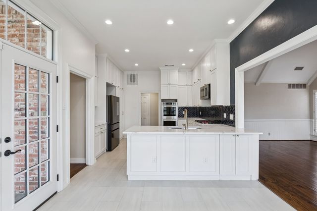 7207 Abrams Place Court, Dallas, TX 75231