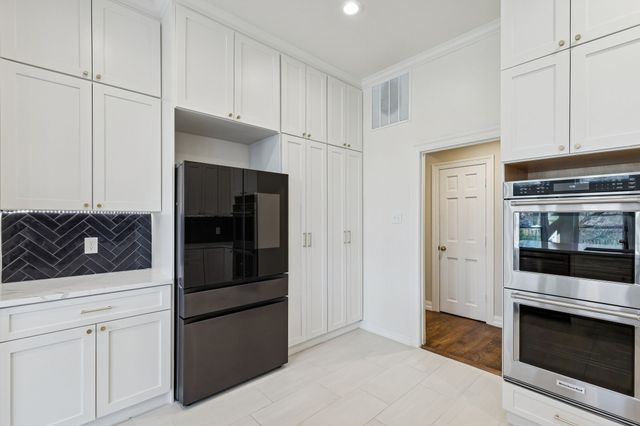 7207 Abrams Place Court, Dallas, TX 75231