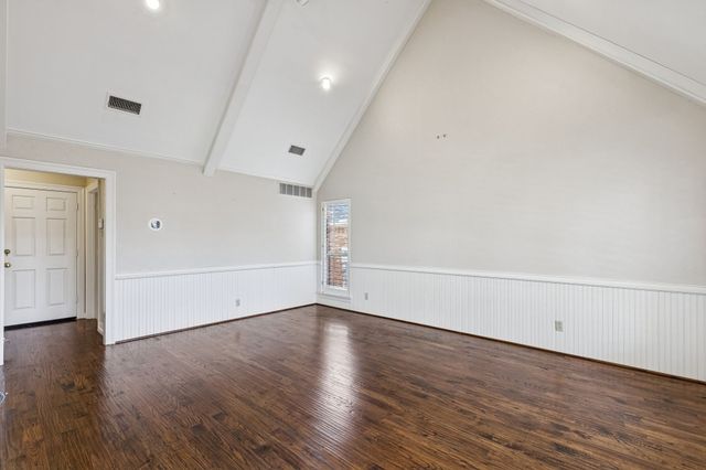 7207 Abrams Place Court, Dallas, TX 75231