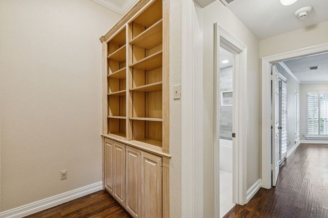 7207 Abrams Place Court, Dallas, TX 75231