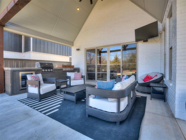 8301 Grass Creek Drive, Edmond, OK 73034