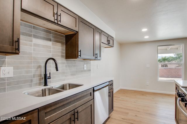 3303 S Manitoba Avenue, Tucson, AZ 85730