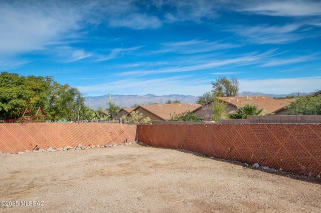 3303 S Manitoba Avenue, Tucson, AZ 85730