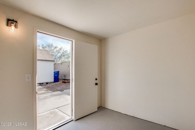 3303 S Manitoba Avenue, Tucson, AZ 85730