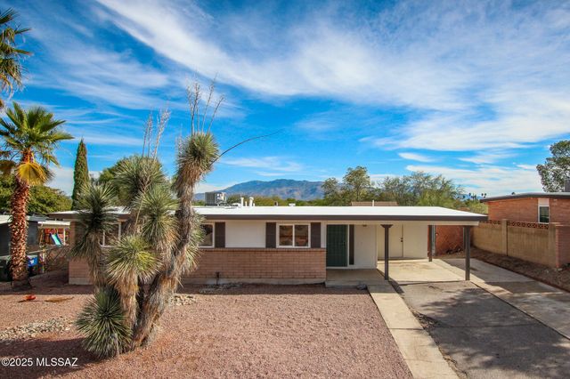 3303 S Manitoba Avenue, Tucson, AZ 85730