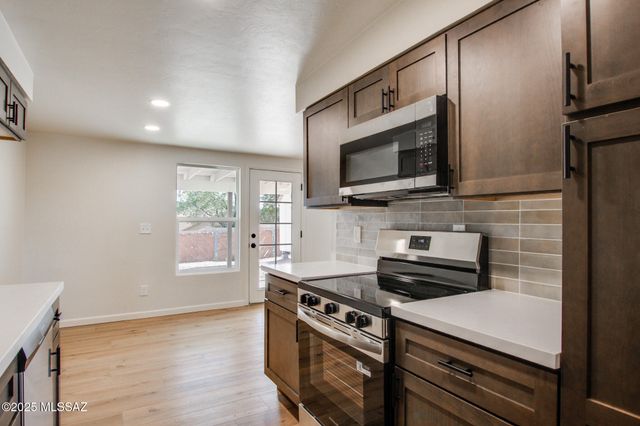 3303 S Manitoba Avenue, Tucson, AZ 85730