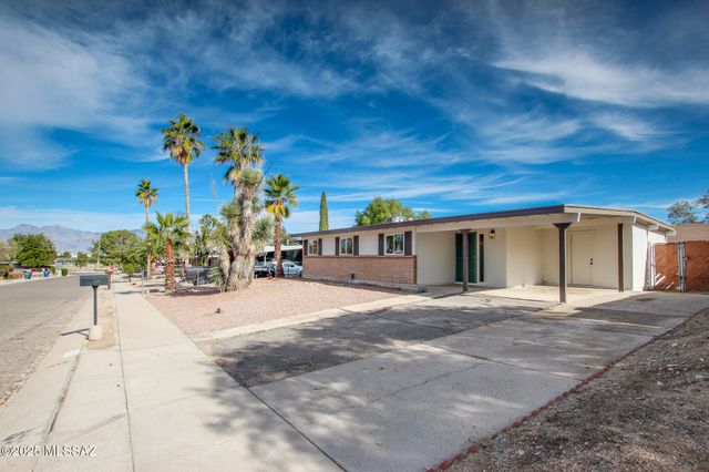 3303 S Manitoba Avenue, Tucson, AZ 85730