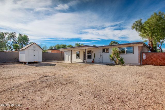 3303 S Manitoba Avenue, Tucson, AZ 85730