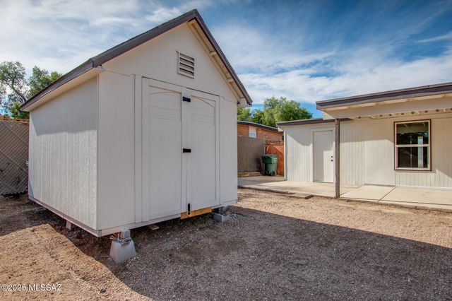 3303 S Manitoba Avenue, Tucson, AZ 85730