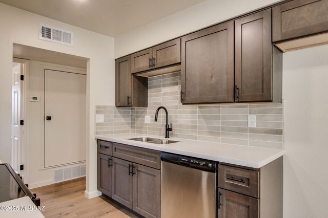 3303 S Manitoba Avenue, Tucson, AZ 85730