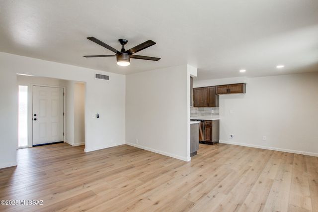 3303 S Manitoba Avenue, Tucson, AZ 85730