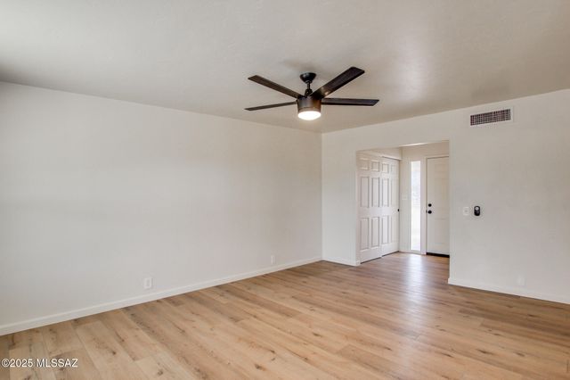 3303 S Manitoba Avenue, Tucson, AZ 85730