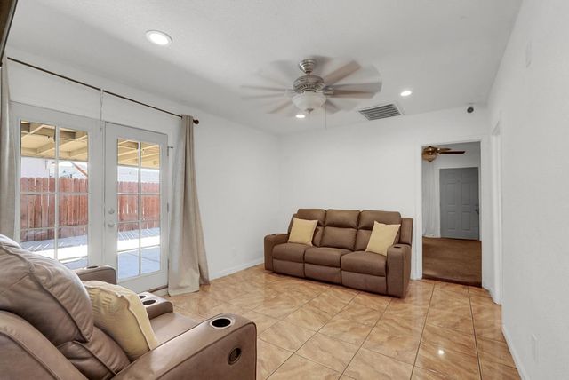 443 W 9th St, Stockton, CA 95206