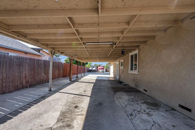 443 W 9th St, Stockton, CA 95206