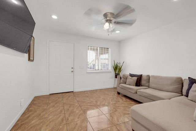 443 W 9th St, Stockton, CA 95206